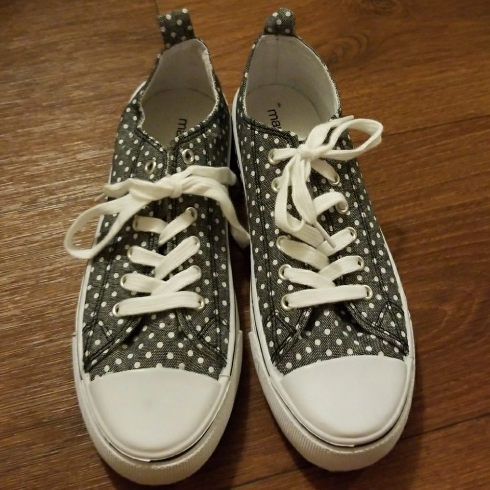Shoes - Picture 2 of 5
